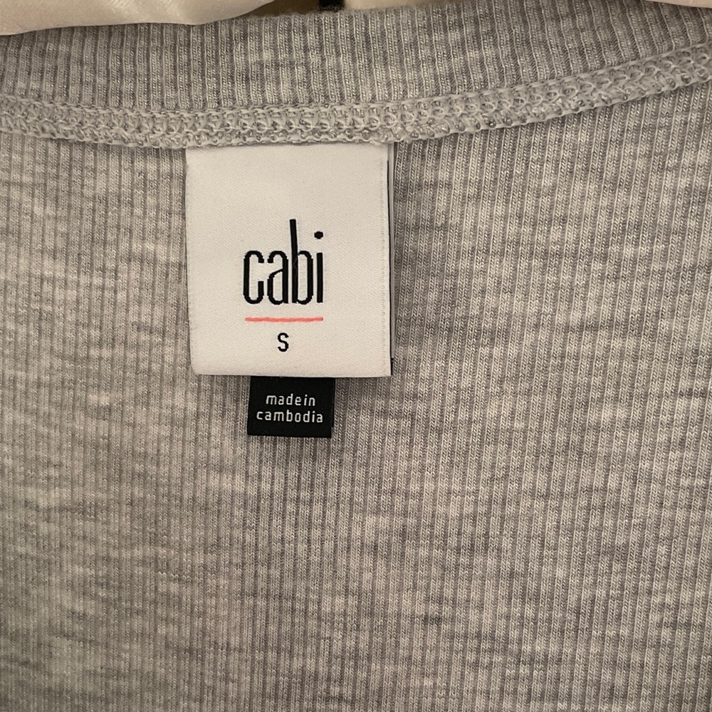 CAbi Heather Gray V-Neck Long Sleeve Tee - Picture 2 of 3